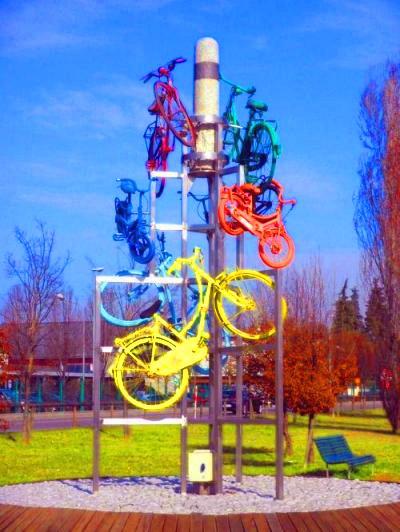monumento alle bici a Carugate (MB)